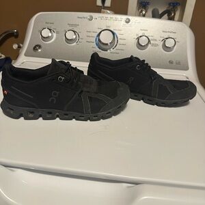 Women’s On Cloud Running Shoes Size 8